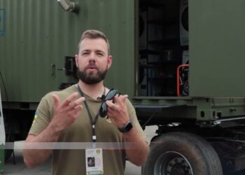 Дві мобільні лазні для військових передали волонтери благодійного фонду