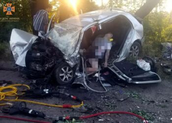 У Кривому Розі зіштовхнулися дві автівки та автобус: є загиблі та постраждалі