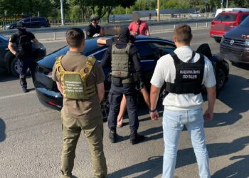 У Дніпрі затримали 34-річну «бізнесвумен», яка переправляла чоловіків через кордон
