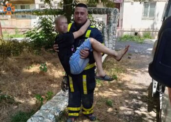 У Кривому Розі під час прогулянки хлопчик напоровся ногою на цвях