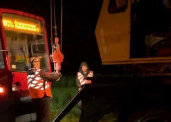 У Дніпрі нетверезий чоловік потрапив під колеса трамвая