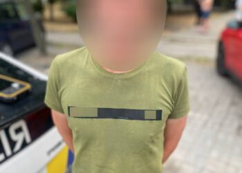 У Дніпрі перехожий затримав злодія, який пограбував пенсіонерів