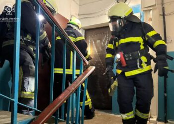 У Кам’янському на пожежі загинула жінка, чоловіка вдалося врятувати