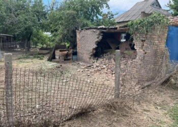 Поліціянти оприлюднили фото наслідків ворожих обстрілів Нікопольщини