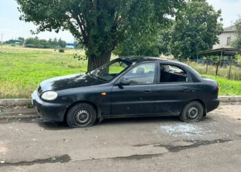 У Синельниківському районі поранено жінку: наслідки обстрілу від поліції