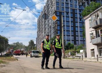 У Дніпрі через ракетний удар перекрито вулицю Короленко: працюють спецслужби