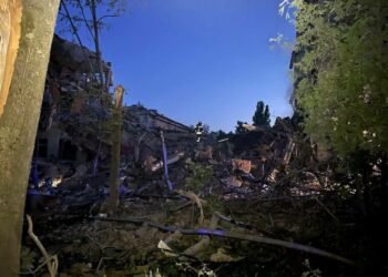 У Сумах окупанти атакували ракетою заклад освіти, є загиблі та поранені