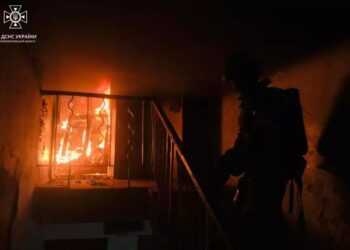 На Криворіжжі пенсіонер вистрибнув з вікна палаючої квартири та загинув