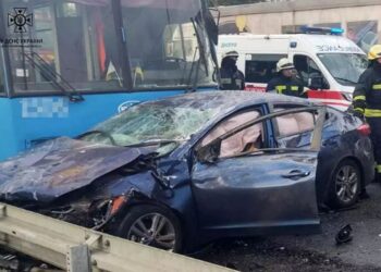 Автотроща з тролейбусом та трьома авто у Дніпрі: постраждала дитина