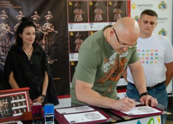 «До бою!»: на Дніпропетровщині презентували поштову марку, яку можна придбати тільки в нашому регіоні