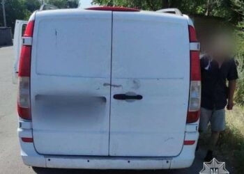 У Кривому Розі затримали водія, який перевозив більше тисячі пачок цигарок без акцизних марок