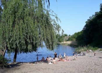 У Дніпрі під час купання в озері потонув чоловік