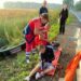 На трасі біля П’ятихаток мікроавтобус вилетів в кювет: водія вирізали з авто