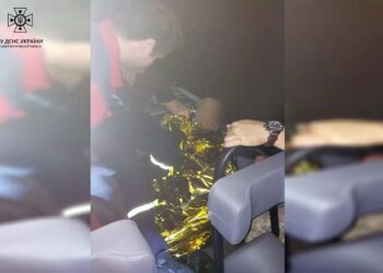 У Дніпрі з річки врятували чоловіка
