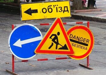У Дніпрі на кілька днів буде припинено рух транспорту через залізничний переїзд 192 км