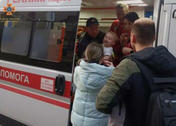 У Кривому Розі вогнеборці на пожежі врятували сім’ю