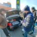 У Кривому Розі лікар із «помічниками» заробили на переправленні чоловіків за кордон понад 100 тисяч доларів США