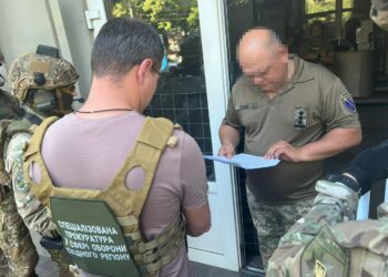 На Дніпропетровщині затримали обласного воєнкома, який за час воєнного стану придбав майна на 350 000 доларів