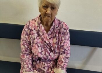 Поліція Кам’янського встановлює особу бабусі та шукає її родичів