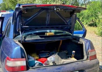 У Дніпрі зупинили автівку, повну зброї та боєприпасів