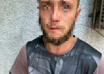 У Дніпрі грабіжник напав з пістолетом на 16-річного хлопця