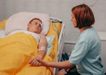 У лікарні Дніпра рятують 11-річного хлопчика, тяжкопораненого під час ракетної атаки у Покровську