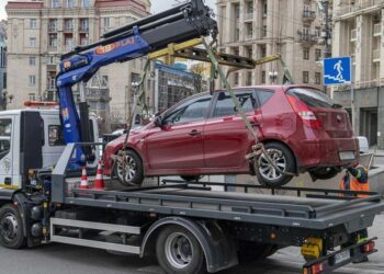 КП Дніпра оштрафували за завищену вартість послуги евакуації автівок