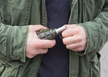 У Кам’янському чоловік кинув гранату у вікно квартири колишної дружини, жінка залишилася без ніг