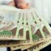 Обережно, шахраї: у Дніпрі два чоловіки дурять неуважних продавців