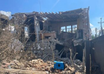Поліція показала нові фото з наслідками атаки на Нікополь