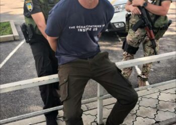 У Нікополі нетверезий чоловік лякав перехожих гранатою