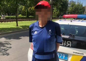 У Дніпрі двоє чоловіків пограбували пенсіонера