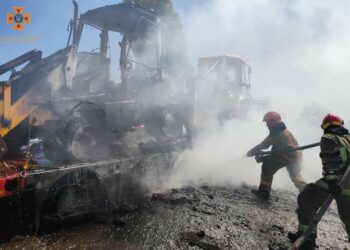 На Дніпропетровщині горів причіп із тракторами