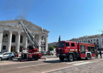 Окупанти вдарили ракетою по центру Чернігова, є загиблі та травмовані