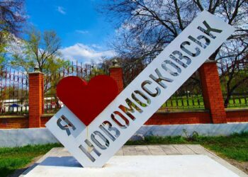 У Новомосковську черговий скандал: до Дня міста тут планують придбати сцену за 1,2 млн гривень