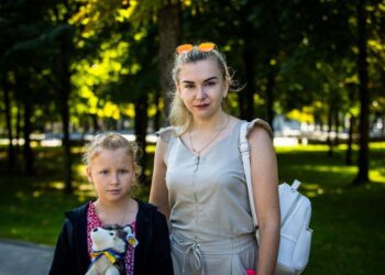 У Дніпрі родини поліцейських отримали посмертні нагороди за подвиги своїх героїв-захисників(ФОТО)