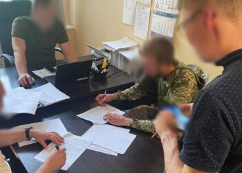 Командир підрозділу на Дніпропетровщині здав у ломбард 4 квадрокоптери і 2 радіостанції