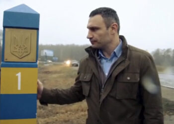 Україна б’ється за незалежність під державним прапором і обов’язково переможе