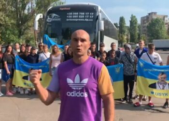Боксери з Дніпропетровщини поїхали до Польщі підтримати Усика у бою проти Дюбуа