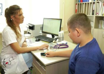 Медичний огляд перед школою: яких лікарів треба обов’язково пройти школярам?