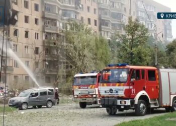 Наслідки ракетної атаки по Кривому Рогу: ракета влучила в дев’ятиповерхівку. Є загиблі