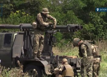 Вони називають себе партизанами та атакують ворожі позиції з пікапів та перероблених «Градів»