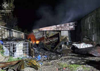 Під Дніпром згоріло підприємство з  виробництва взуття
