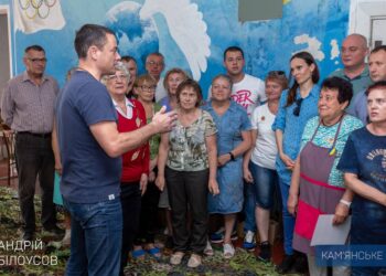 Кам’янське передало допомогу волонтерам «Жіночої сотні»