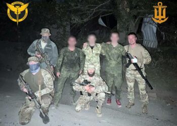Додому повернули двох українських десантників, які залишилися на окупованій території (ВІДЕО)