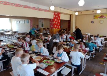 У перший день навчання школярів Дніпра залишили без сніданку