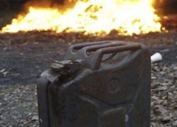 У Дніпрі рятують чоловіка, поблизу якого вибухнула каністра з бензином