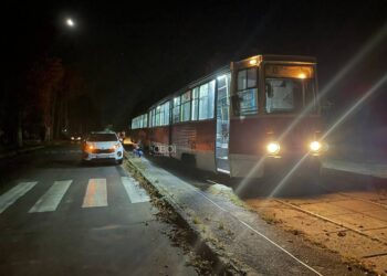 У Кривому Розі жінка загинула під колесами трамвая (ФОТО 18+)