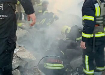 У Сумах з-під завалів будинку врятували двох людей (ВІДЕО)