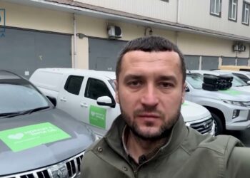 Для українських військових від “Лісів України” на фронт відправили пікапи та дрони
